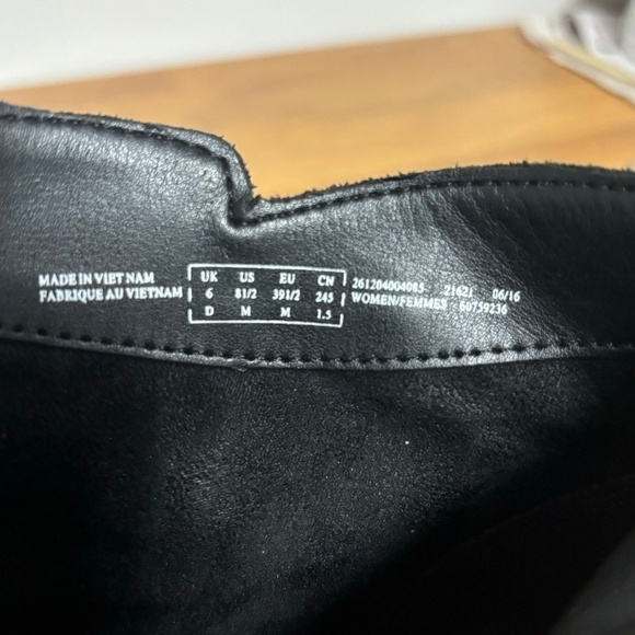 Clarks ladies Carleta Paris black leather ankle boots with size zip size 8.5 - Picture 14 of 14